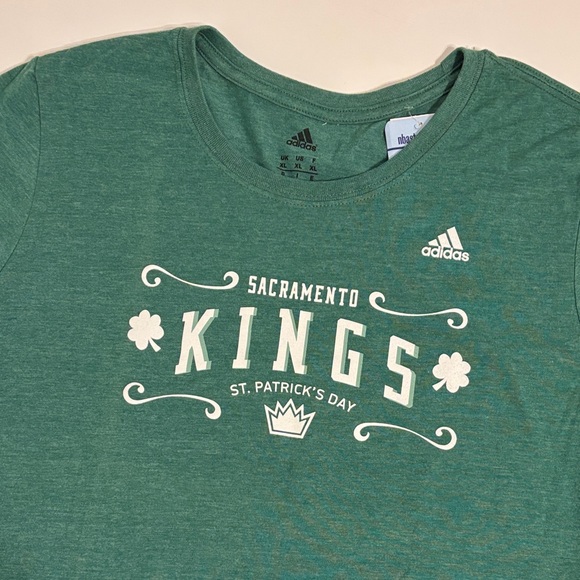 adidas Tops - Sacramento Kings Tee NWT - XL